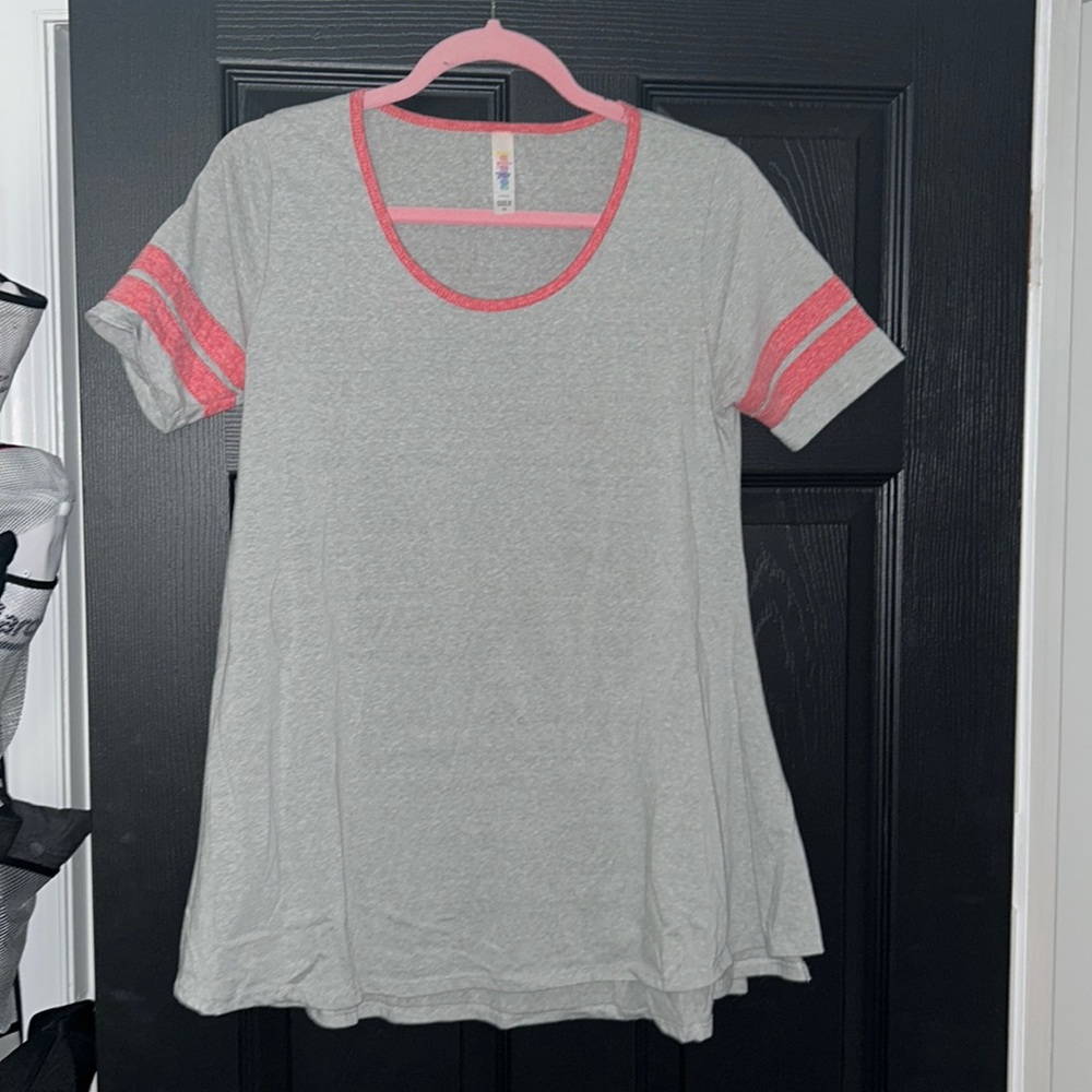 Gray tshirt